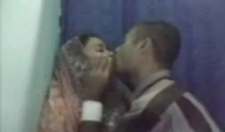 Жінка симпатична порно з великою дупою Шанда Фей отримує її ногами