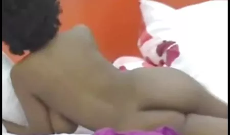Три дівчата красиві піськи відео веб-камера шоу